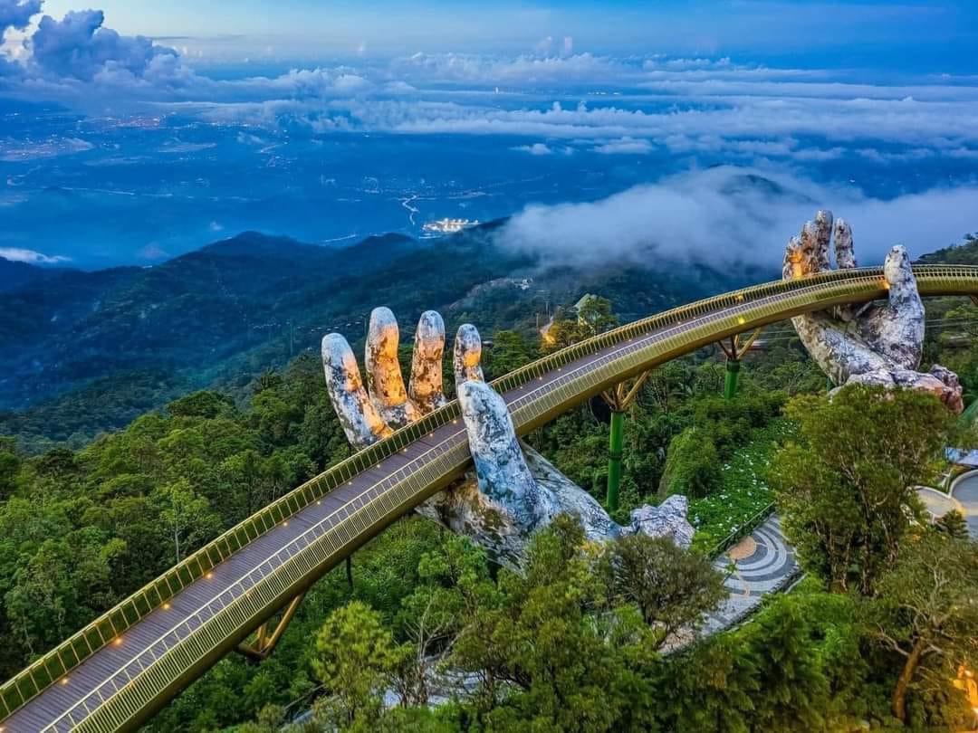 ba-na-hills-golden-bridge-hands-clouds-viettrendtour