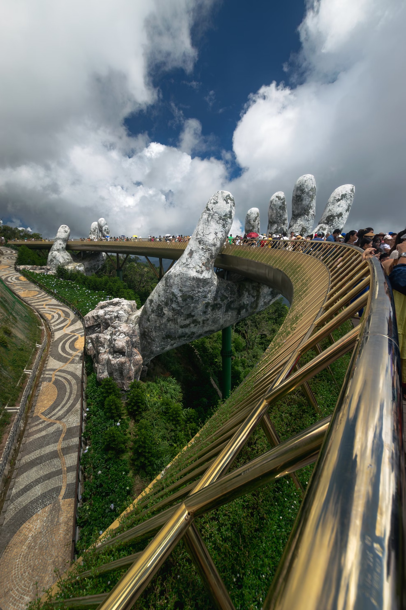 da-nang-golden-gate-tour-viettrendtour
