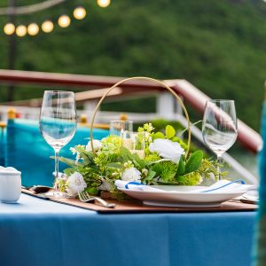 floral-table-setting-lan-ha-dinner-viettrendtour