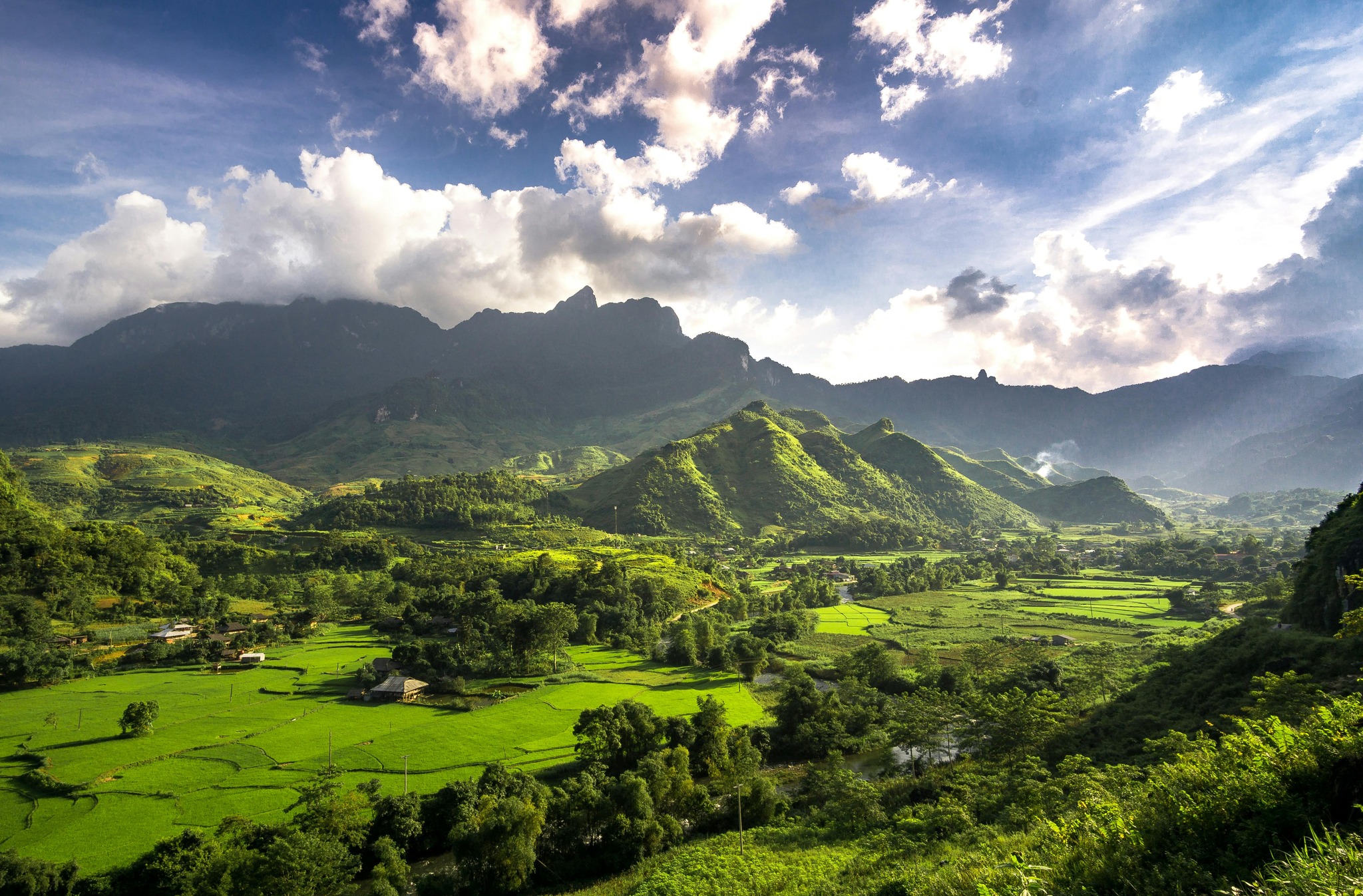 ha-giang-lush-valley-landscape-viettrendtour