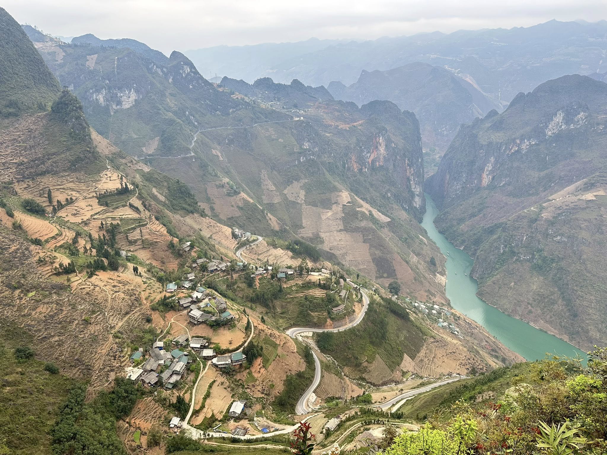 ha-giang-nho-que-river-panorama-drone-over-valley-viettrendtour