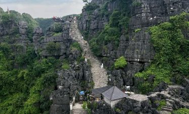 Stunning mountain trail in Sapa with lush greenery and rugged terrain, perfect for trekking adventur.