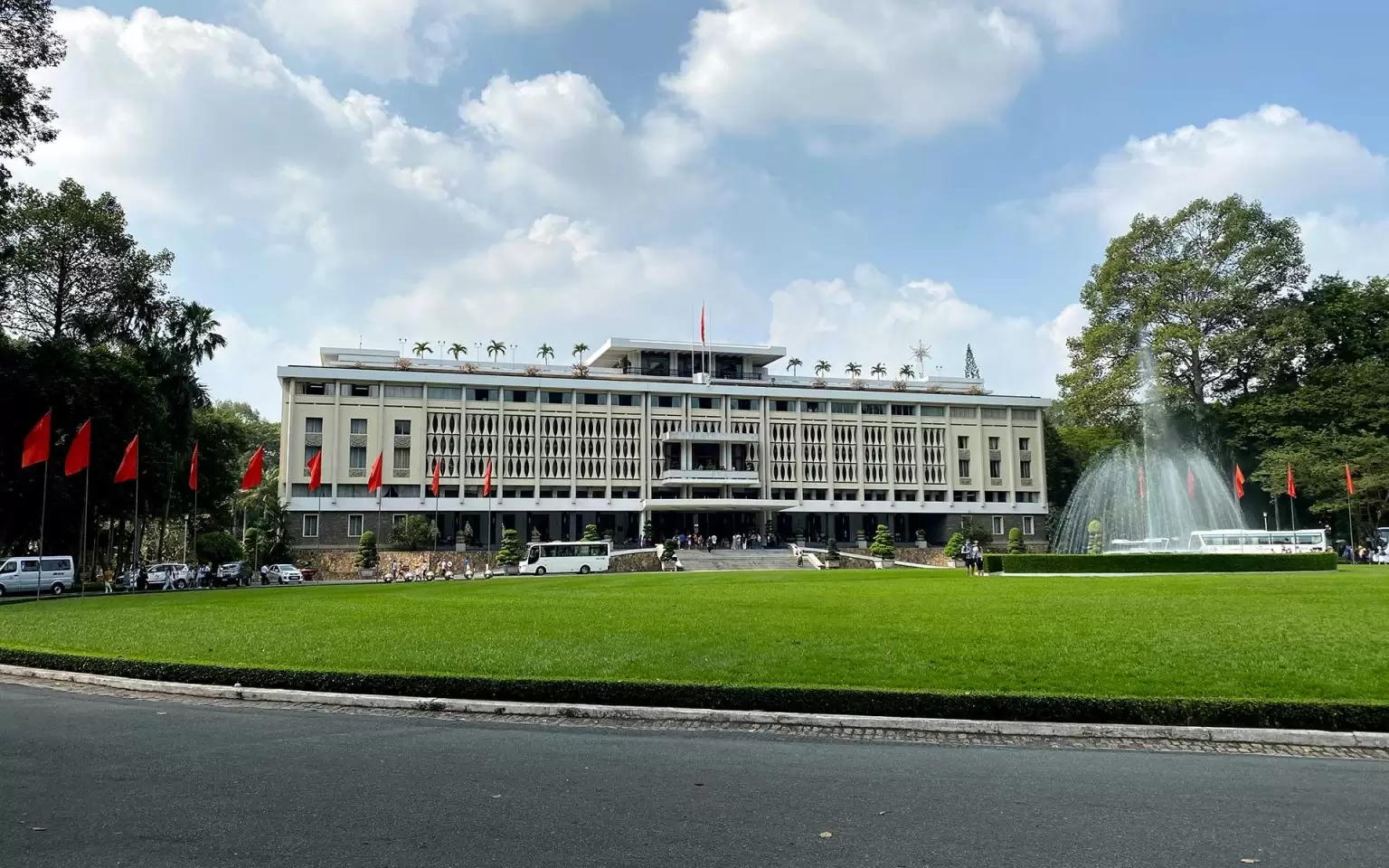 independence-palace-reunification-hall-ho-chi-minh-viettrendtour