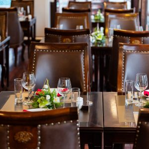 indoor-dining-amanda-cruise-lan-ha-viettrendtour