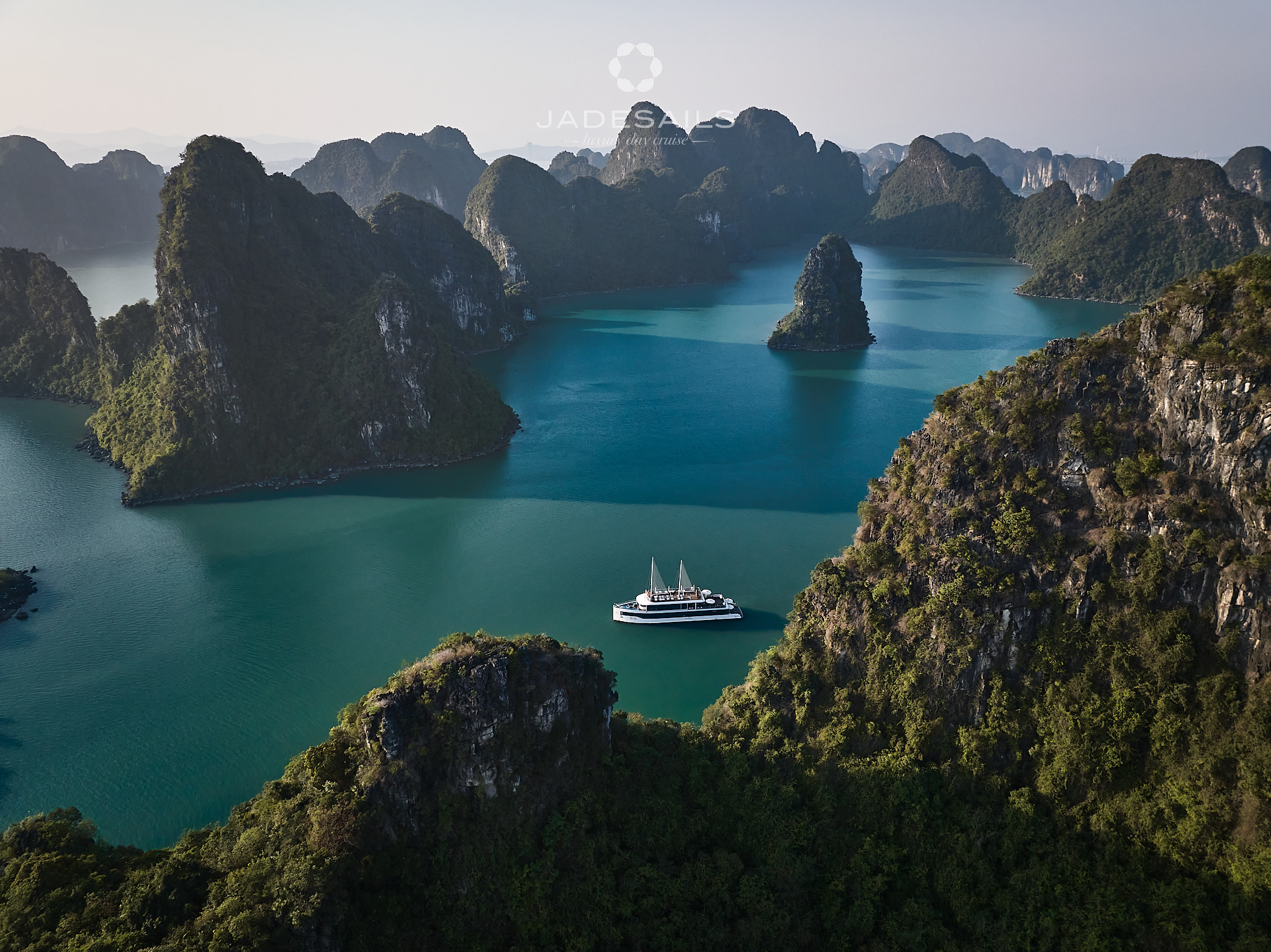 lan-ha-bay-jade-sails-cruise-panorama-view-viettrendtour