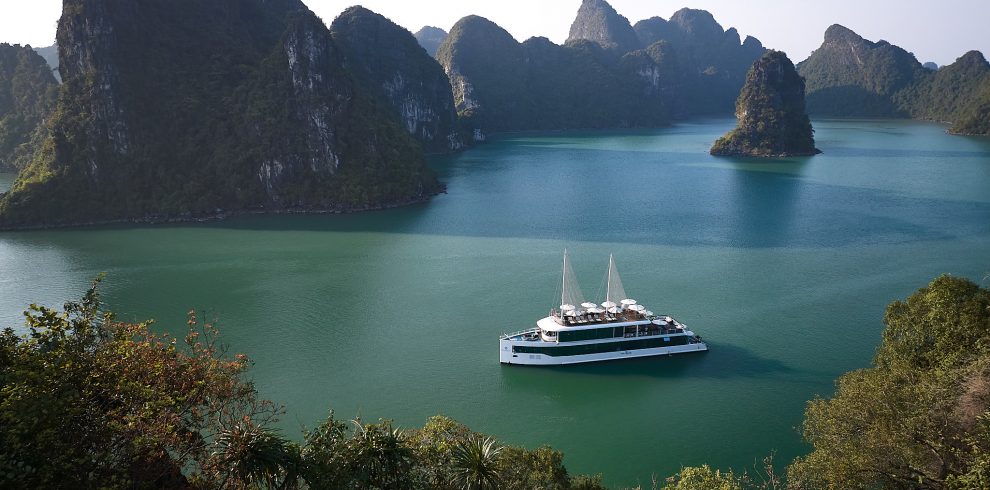 Vietnam Bay Cruise | ViettrendTour.