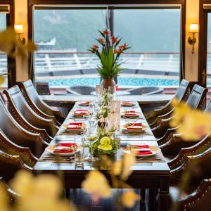 luxury-dining-hall-view-lan-ha-cruise-viettrendtour