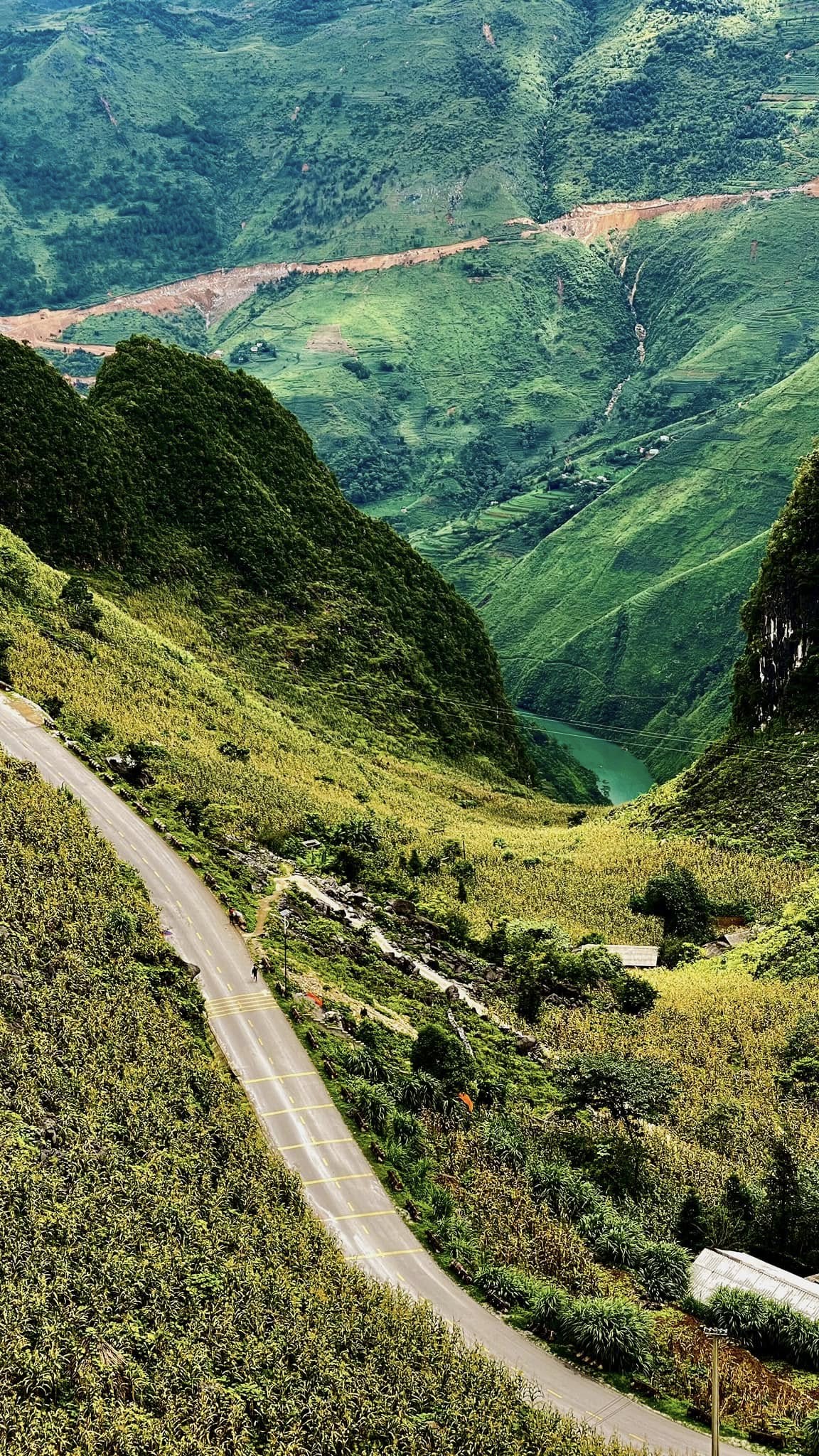 ma-pi-leng-pass-valley-view-ha-giang-viettrendtour