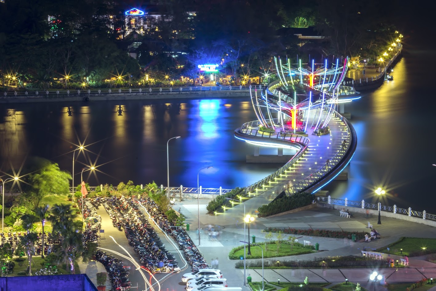 Stunning night view of the illuminated Dragon Bridge over the Han River in Da Nang, showcasing vibra.