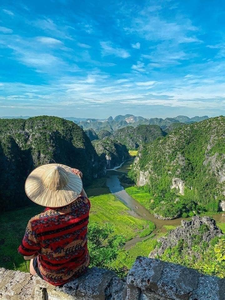 tam-coc-rice-harvest-boat-tour-ninh-binh-viettrendtour