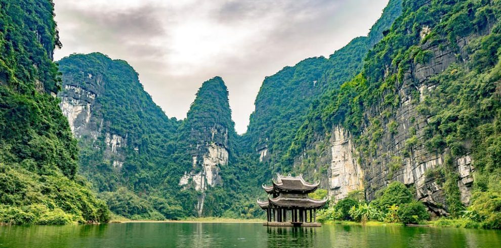 Beautiful Lan Ha Bay landscape with lush green cliffs and tranquil waters, perfect for a relaxing cr.