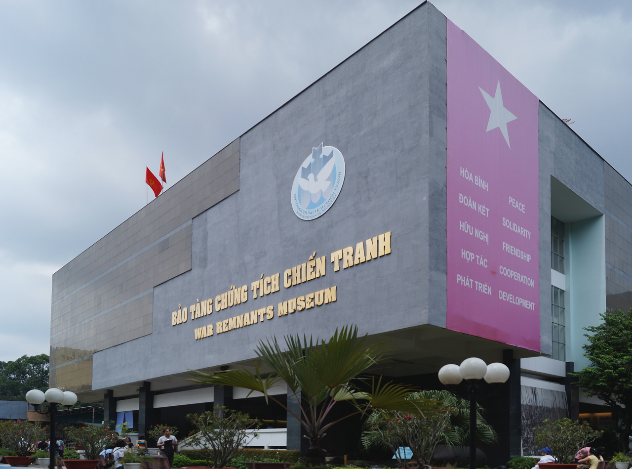 war-remnants-museum-ho-chi-minh-city-history-exhibit-viettrendtour
