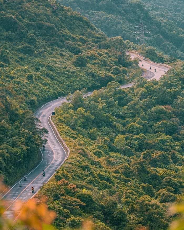 hai-van-pass-winding-road-scenic-drive-viettrendtour
