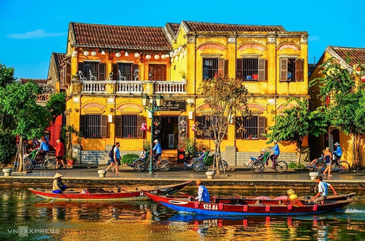 hoi-an-old-town-sunset-scenic-boat-tour-viettrendtour
