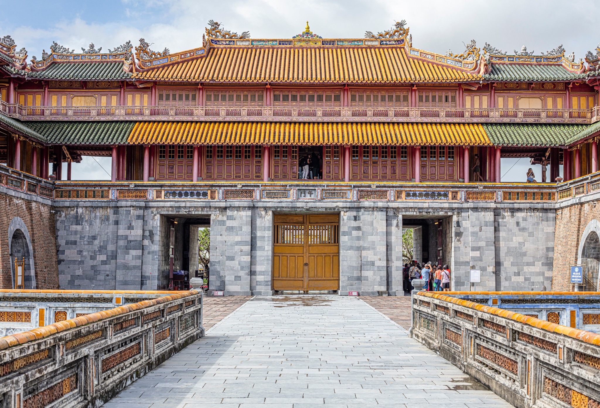 hue-imperial-citadel-main-gate-symmetrical-architecture-viettrendtour