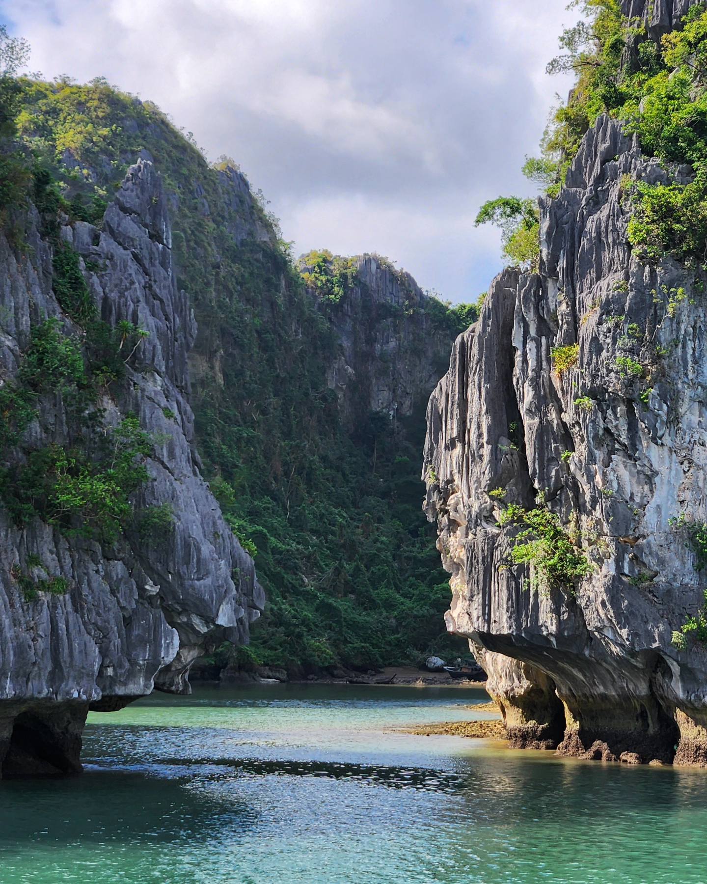 lan-ha-bay-beach-cove-viettrendtour
