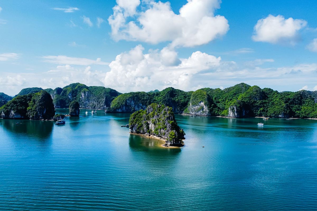 Stunning Halong Bay landscape with limestone islands and emerald waters, perfect for a relaxing crui.