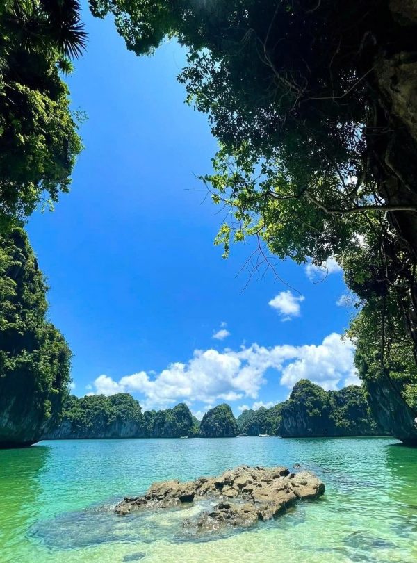 Stunning Lan Ha Bay landscape with turquoise waters and towering limestone karsts, perfect for a rel.
