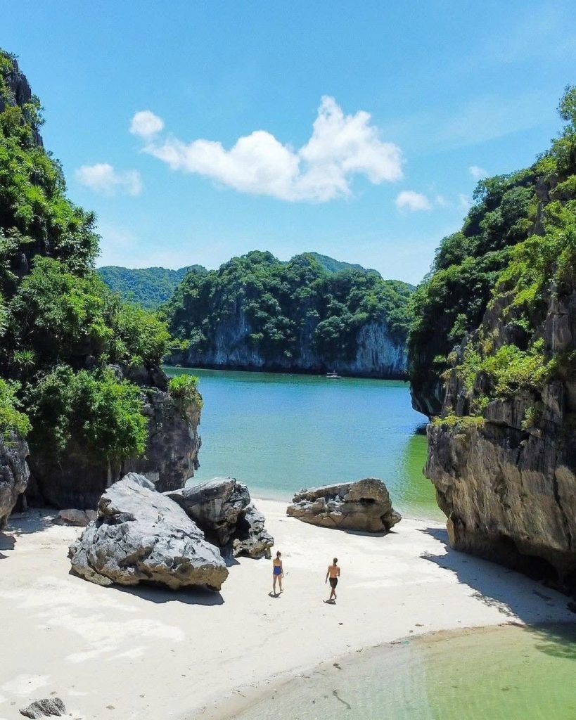 Stunning view of Lan Ha Bay with turquoise waters and limestone cliffs, perfect for a relaxing cruis.