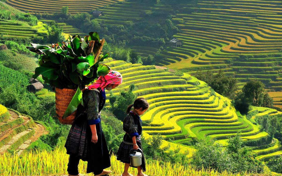 ta-phin-village-handicraft-market-sapa-viettrendtour