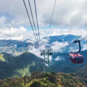 fansipan-cable-car-over-clouds-sapa-viettrendtour
