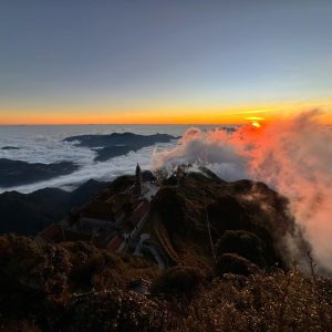 fansipan-sunset-above-clouds-viettrendtour