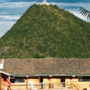 lung-cu-flag-tower-ha-giang-lolo-chai-view-viettrendtour