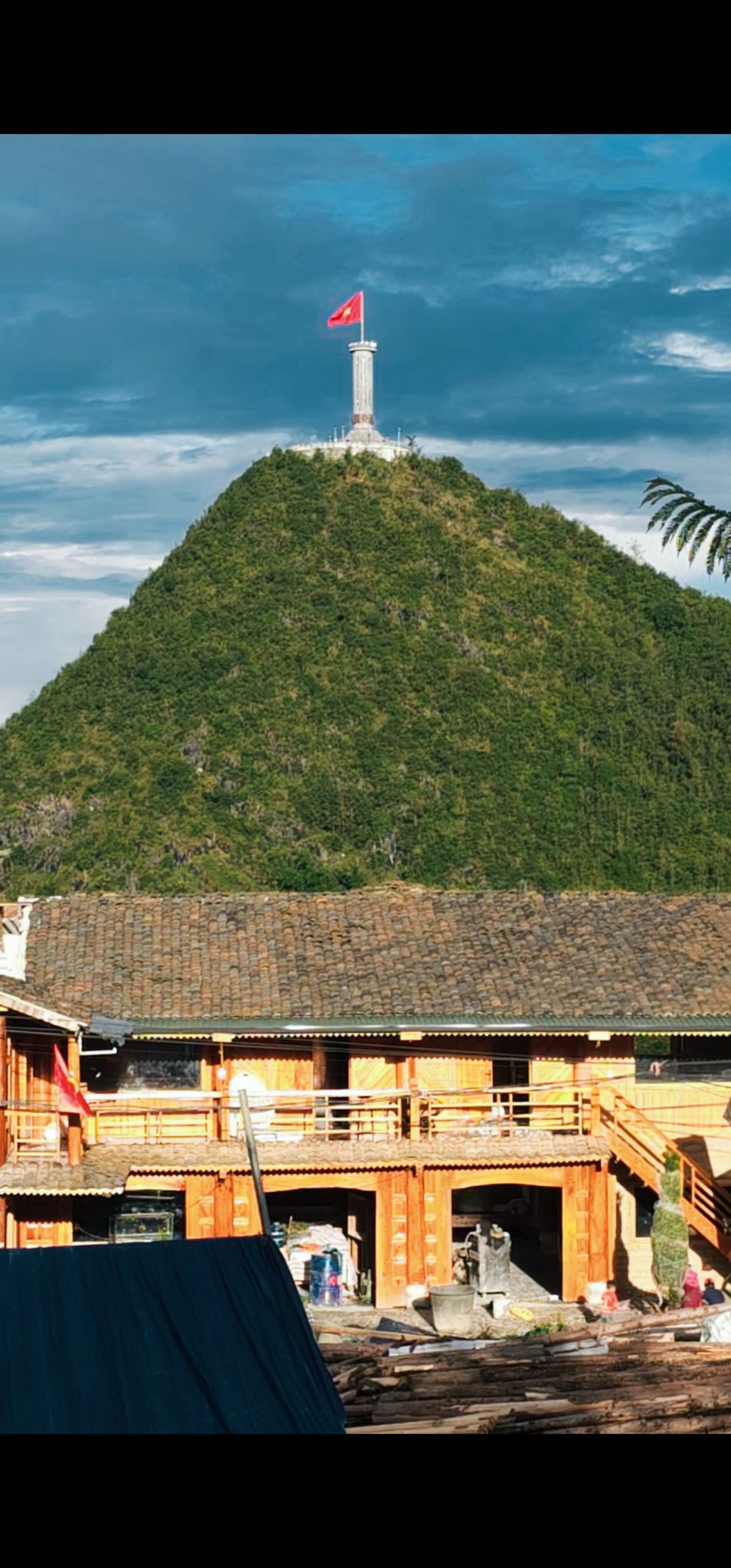 Stunning Sapa mountain with flag, perfect for trekking and exploring Northern Vietnam's scenic lands.