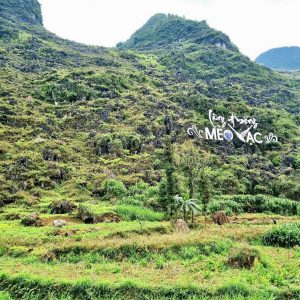 meo-vac-green-karst-valley-ha-giang-loop-viettrendtour