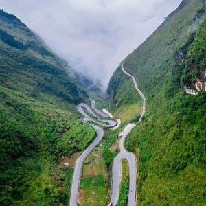 tham-ma-pass-s-curve-ha-giang-loop-scenic-road-viettrendtour