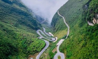 Stunning mountain pass in Sapa with winding roads and lush greenery, perfect for trekking and advent.