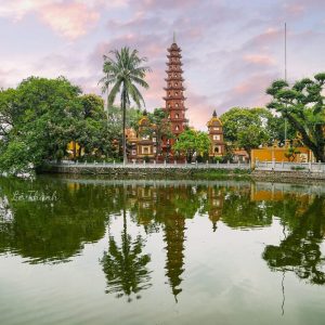 tran-quoc-pagoda-west-lake-sunset-hanoi-viettrendtour