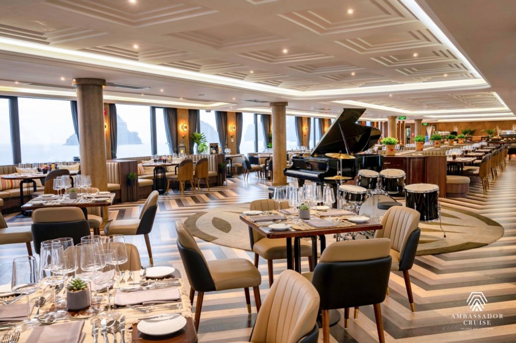 Luxurious cruise balcony scene in Halong Bay with scenic water views and relaxing atmosphere.