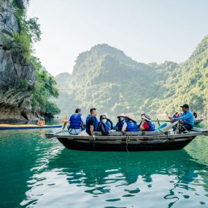 lan-ha-bay-cruise-bamboo-boat-and-kayaks-emerald-water-viettrendtour