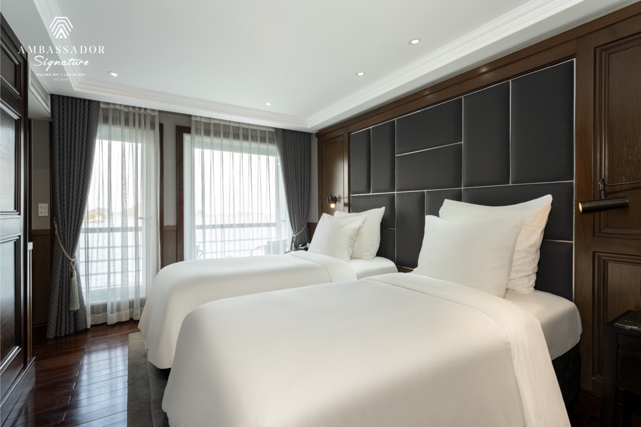 Elegant cruise balcony view in Halong Bay with modern amenities and serene waters.