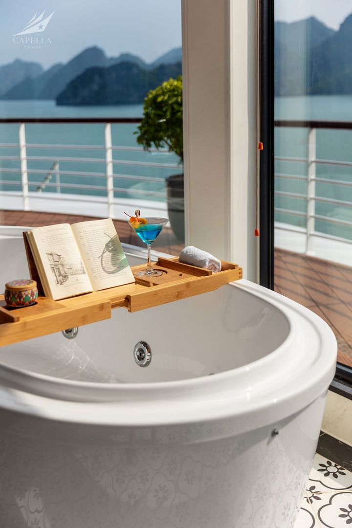 Relaxing lakeside bathtub with scenic mountain view in Vietnam.