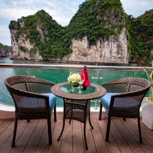 balcony-table-bay-view-stellar-of-the-seas-lan-ha-bay-viettrendtour