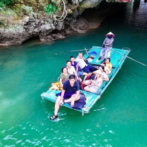 bamboo-boat-cave-excursion-halong-catamaran-premium-lan-ha-bay-viettrendtour