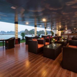 bar-outdoor-lounge-skydeck-mon-cheri-cruise-lan-ha-bay-viettrendtour
