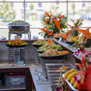 buffet-lunch-restaurant-display-halong-catamaran-premium-lan-ha-bay-viettrendtour