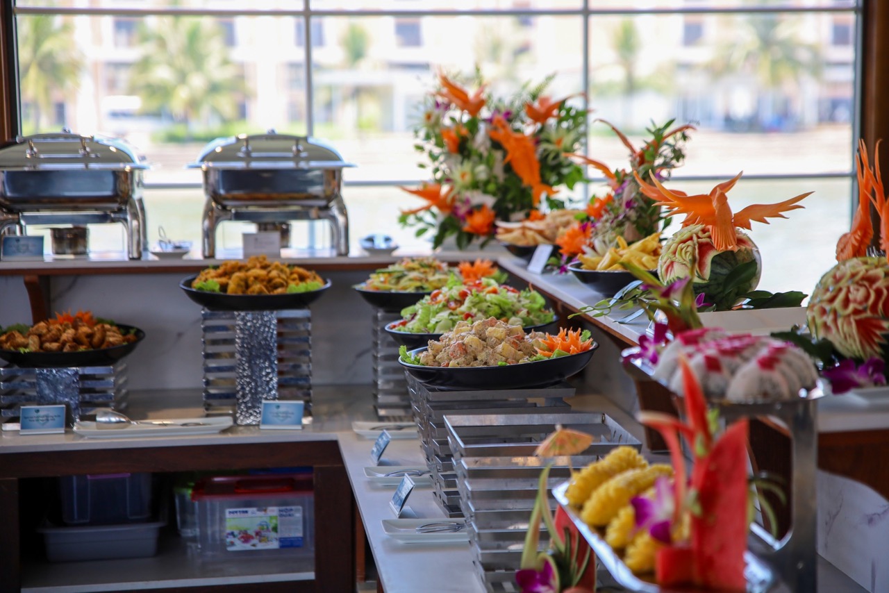 Vibrant buffet display on a Halong Bay cruise with fresh seafood and local dishes, perfect for a sce.