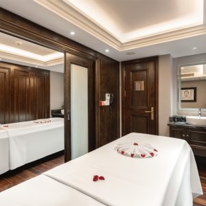couple-spa-treatment-ambassador-signature-lan-ha-bay-viettrendtour