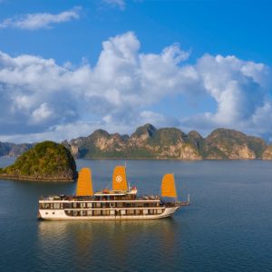 cruise-ship-scenic-view-peony-cruises-lan-ha-bay-viettrendtour