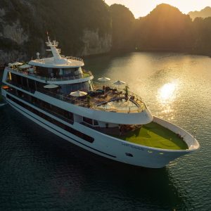 cruise-ship-sunset-infinity-pool-stellar-of-the-seas-lan-ha-bay-viettrendtour