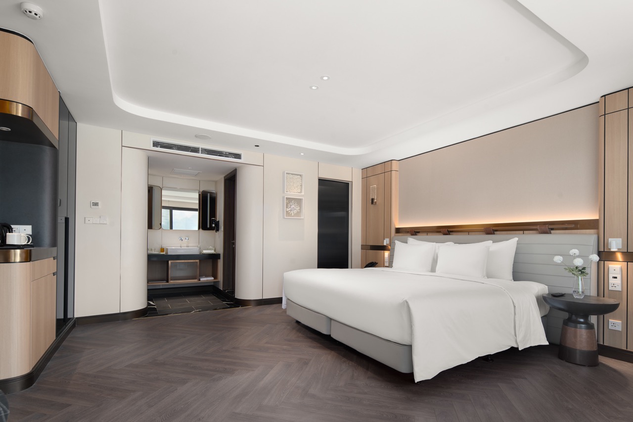 Luxurious modern hotel room with king-sized bed and stylish decor.