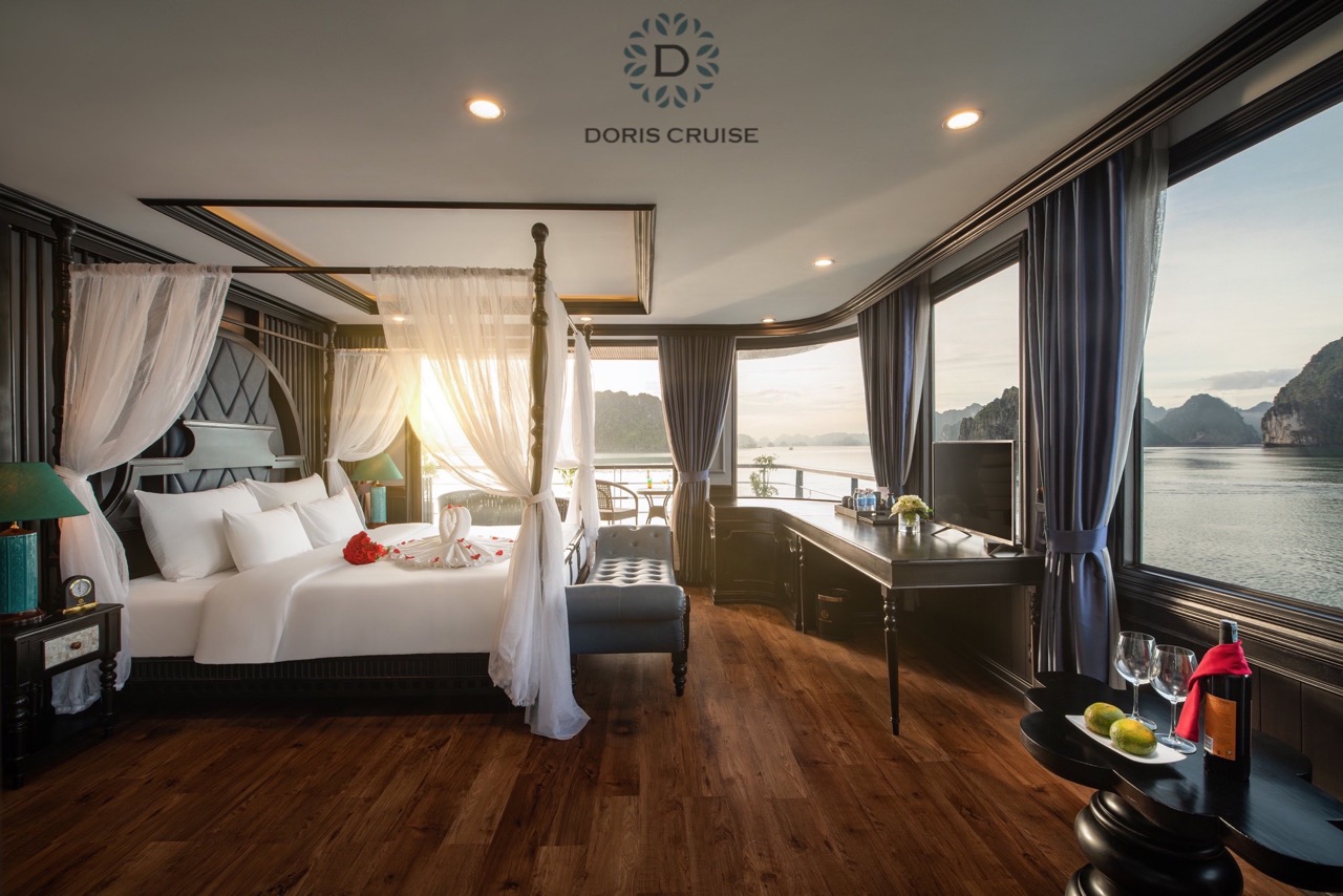 Stunning view from a luxurious cruise balcony in Halong Bay, perfect for relaxing and enjoying the s.