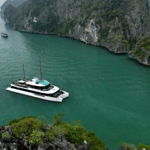 exterior-cruise-panorama-catamaran-premium-halong-bay-viettrendtour