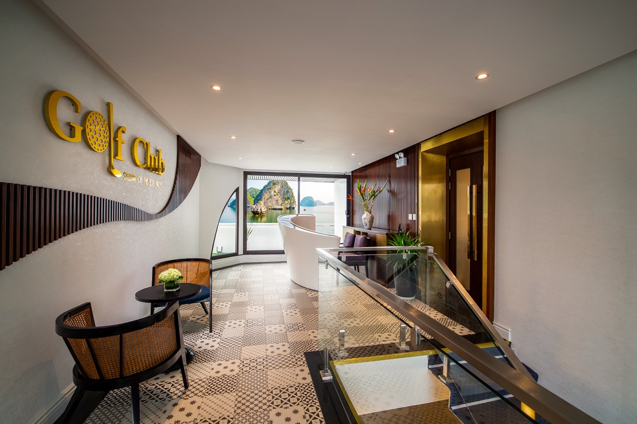 Luxury golf club lounge with ocean views and elegant decor, perfect for relaxation and socializing.