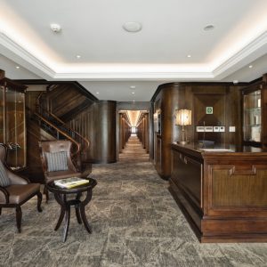 interior-reception-hallway-ambassador-signature-lan-ha-bay-viettrendtour