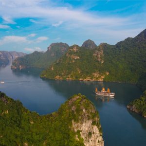 karst-lagoon-scenic-passage-peony-cruises-lan-ha-bay-viettrendtour